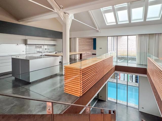 Lille SAINT MICHEL Loft à vendre – 6 pièces – 434,70m² – 4 chambres – Patio – Terrasse – Piscine intérieure – Parkings