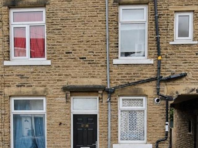 Lillian Street, Bradford, BD4 3 bed terraced house to rent £795 pcm £183 pw