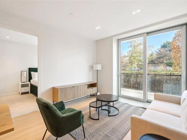 Lillie Square, London, SW6 1 bed apartment to rent £3,185 pcm £735 pw
