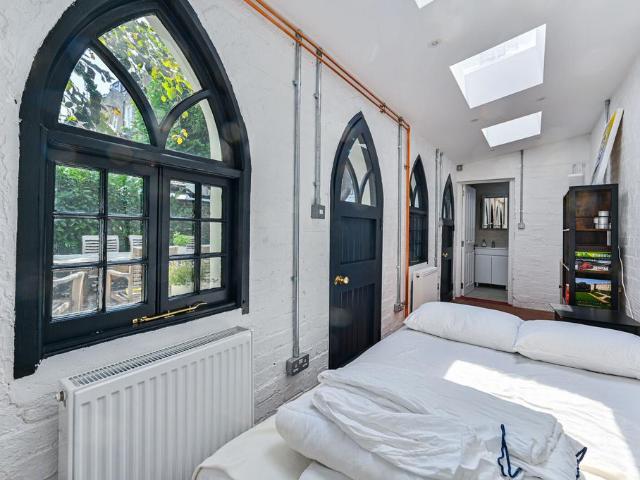 Lillie Road, Fulham, London, SW6 Studio to rent £3,000 pcm £692 pw
