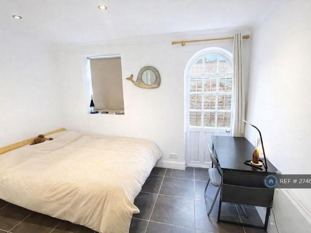 Lillie Road, London, SW6 1 bed in a house share to rent £1,150 pcm £265 pw