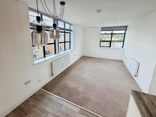 Lilly Court, Basingstoke RG21 2 bed apartment to rent £1,450 pcm £335 pw