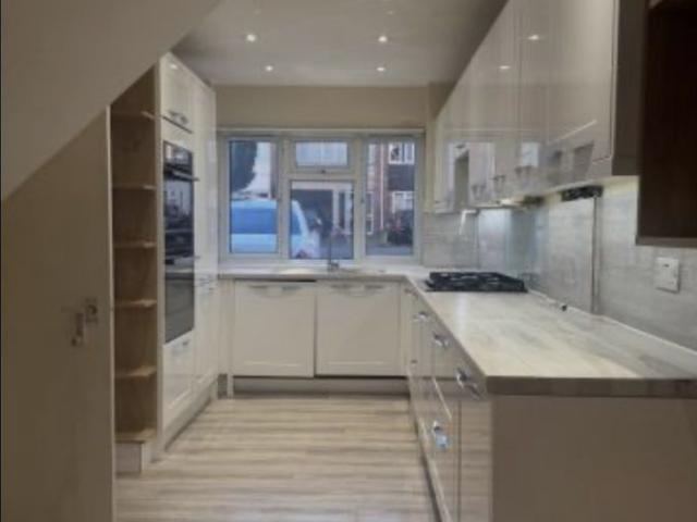Liphook Close, Hornchurch, Essex RM12, 5 bed end terrace house to rent, £3,000 pcm | PrimeLocation