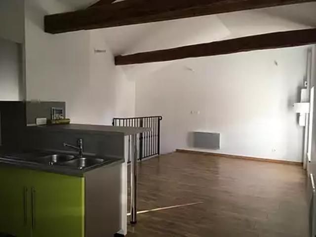 Lirac 30126 Location appartement 1 pièce t1 au dernier étage