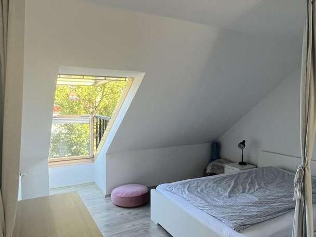 List: hell, gemütlich, zentral, ruhig mit EBK, Wannenbad u. Minibalkon, ab 15.12. o. 01.01.2027