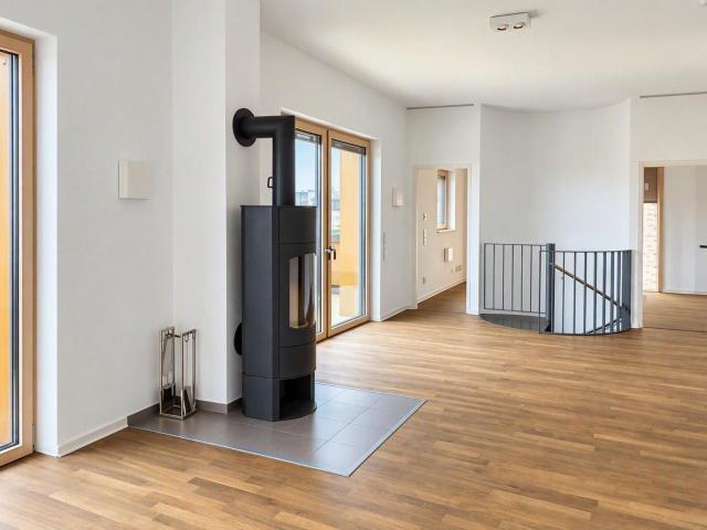 LIST PELIKAN | Exklusive 3 Zi. Maisonettewohnung mit Terrasse, Loggia, Kamin und EBK