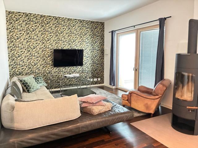 LIST PELIKAN | Exklusive 3 Zi. Maisonettewohnung teilmöbliert mit Terrasse, Loggia, Kamin und EBK
