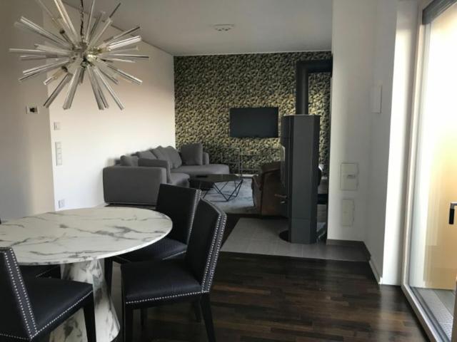 LIST PELIKAN | Exklusive 3 Zi. Maisonettewohnung teilmöbliert mit Terrasse, Loggia und Einbauküche