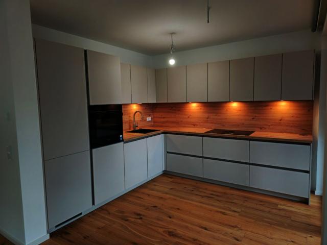 LIST PELIKAN | NEUWERTIG | hochwertige 3 Zimmer Wohnung mit Loggia und Einbauküche