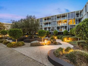 LISTED AS: Waterfront Living in Wyndham Harbour Perfect for Downsizers, Retirees or Investors!
