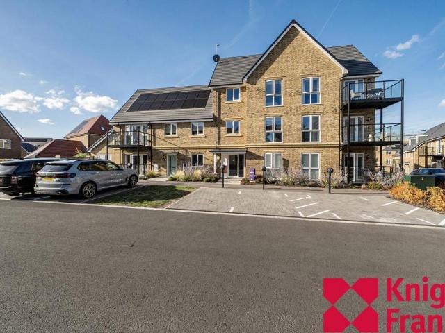 Lister Road, Ascot, Berkshire SL5 2 bed apartment to rent £4,000 pcm £923 pw