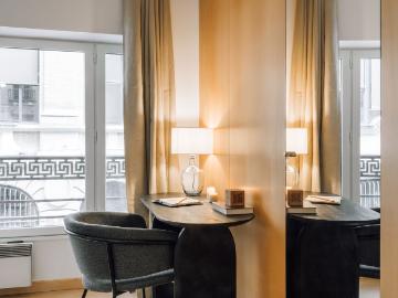 Lisas 1 bedroom and terrace in the Louvre district, Paris Amsterdam Apartments for Rent