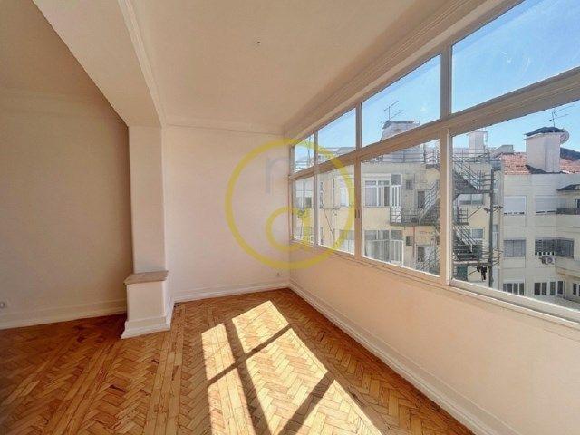 LISBON CENTER/ AV. NOVAS near GULBENKIAN GARDENS apart. T5