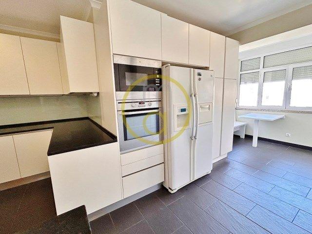 LISBON CENTER / AVENIDA ROMA ap. T4 equip. kitchen 3wc
