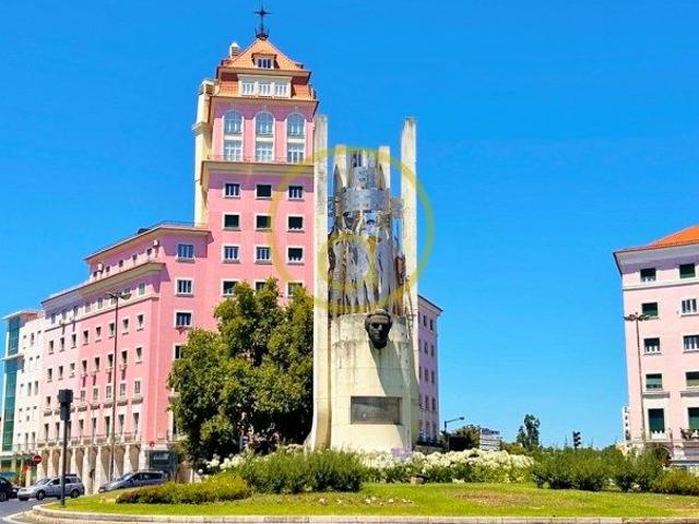 LISBON CENTER / ROMA AREEIRO ap. 4 bedrooms, living 43m2