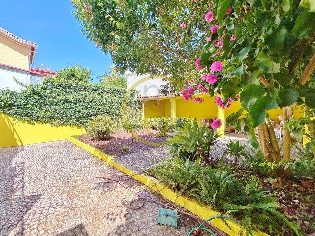 LISBON in the RESTELO / ALGÉS area house v4 with garden 100m2