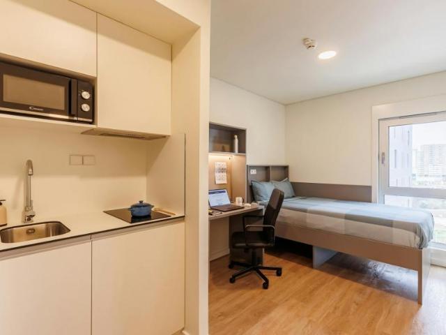 Lisbon Lisbon 1750 100673182