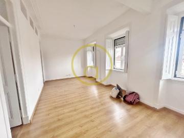 LISBOA ALTO STº AMARO em ALCÂNTARA apart. T3 com 1wc Lisboa › Alcântara
