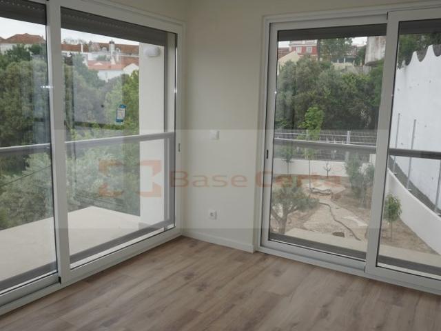 LISBOA / LUMIAR: Condomínio Luxo. Apartamento de 3 assoalhadas, Terraço privativo, Varandas, Garagem