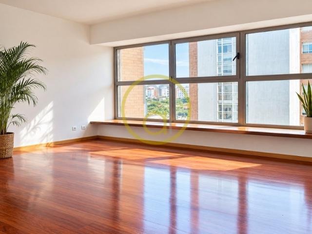LISBOA NORTE / JARDINS S. BARTOLOMEU no Lumiar apart. T1 com garagem