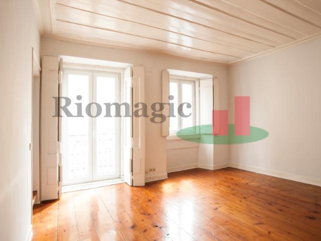 Apartamento Duplex T2+1 junto ao Príncipe Real Lisboa Praça das Flores