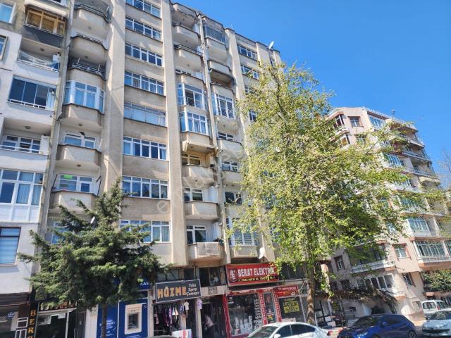 Lise Caddesinde Deniz Manzaralı 3+1 Satılık Daire Krediye Uygun