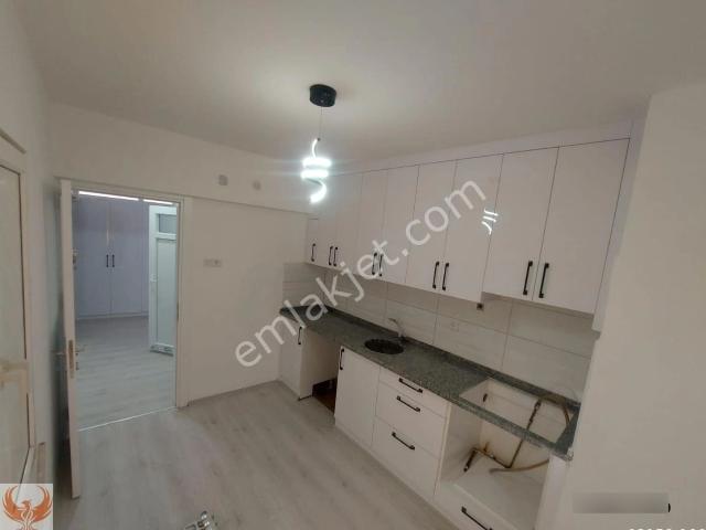 Lise Caddesinde Komple Tadilatlı 100m2 2+1 Satılık Daire