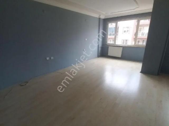 Lise Caddesinde Kiralık Arakat Daire