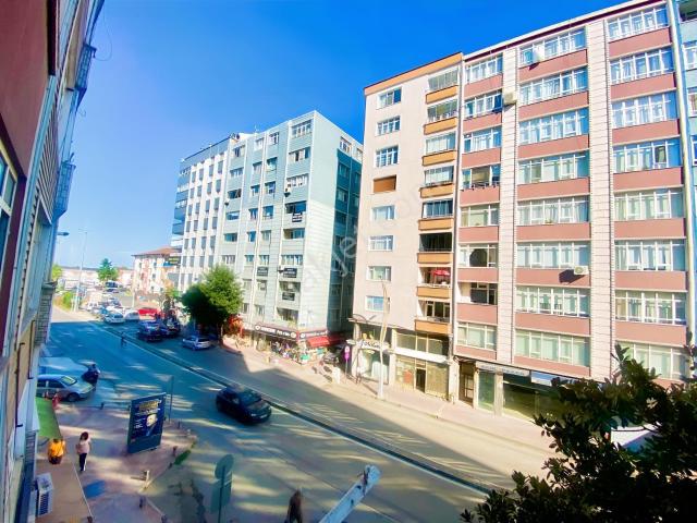 Lise Caddesine Cephe Satılık 3+1 Daire