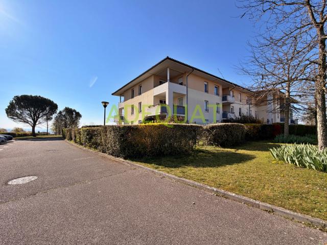 L'ISLE D'ABEAU, appartement T4 / 3 chambres / terrasse / pis