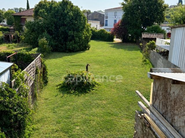 L'Isle En Dodon – Maison de village mitoyenne à rénover avec 700 m² de terrain, toiture neuve et fort potentiel