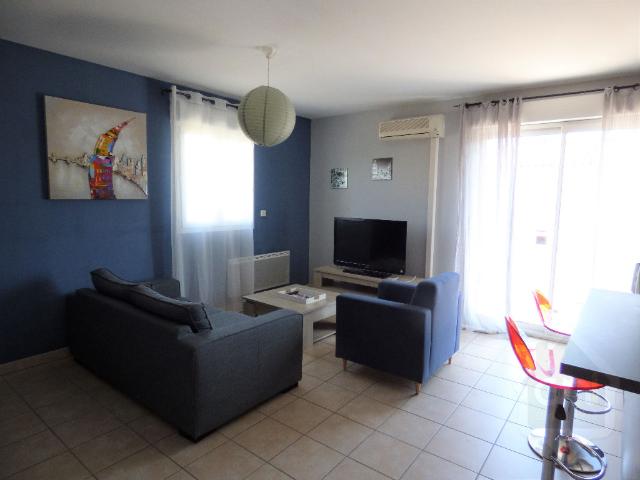 L'ISLE SUR LA SORGUE, dans résidence sécurisée appartement T2 meublé avec terrasse et parkings
