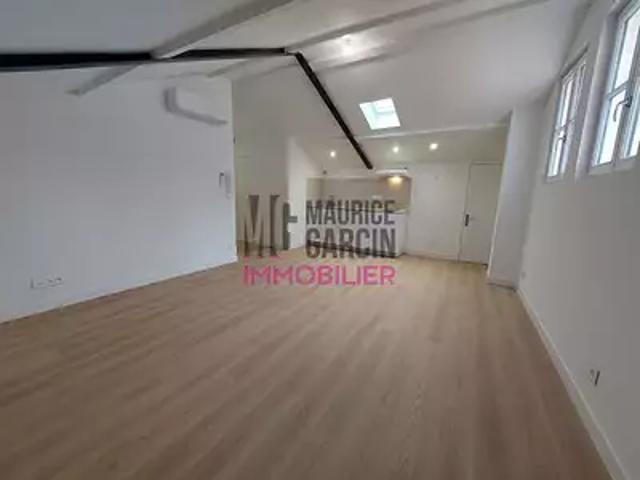L'Isle sur la Sorgue 84800 Location appartement 2 pièces t2 au dernier étage