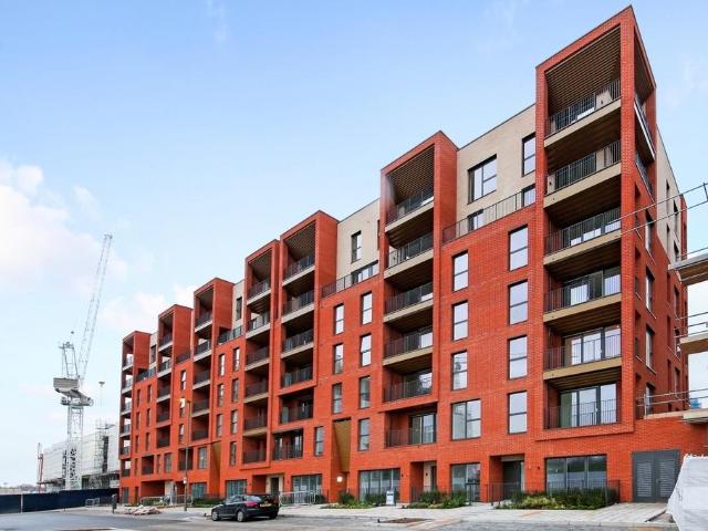 Lismore Boulevard, Colindale, London. 1 bed flat to rent £1,863 pcm £430 pw