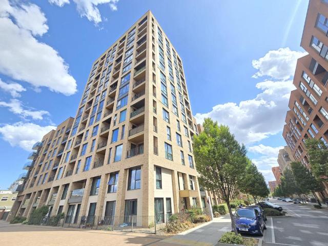 Lismore Boulevard, London, NW9 1 bed apartment to rent £2,000 pcm £462 pw