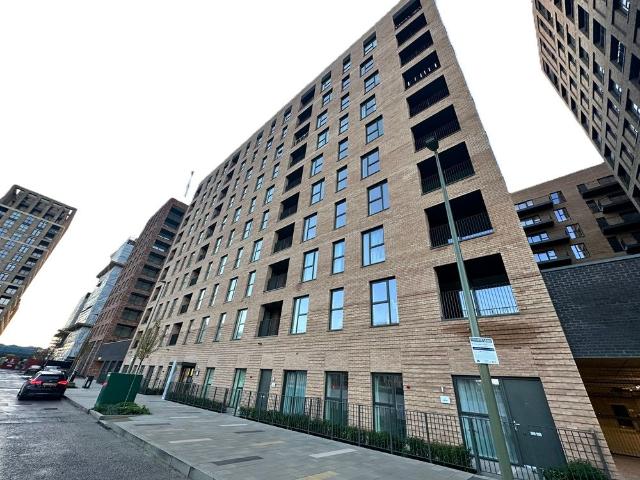 Lismore Boulevard, London NW9, 2 bed flat to rent, £2,300 pcm | PrimeLocation