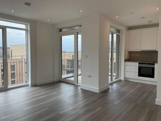 Lismore Boulevard, London NW9, 2 bed shared accommodation to rent, £2,200 pcm | PrimeLocation