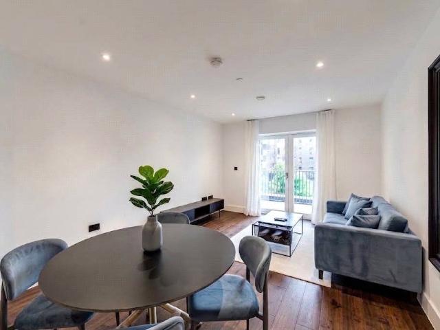 Lismore Boulevard, Newington House, Colindale NW9, 1 bed flat to rent, £2,100 pcm | PrimeLocation
