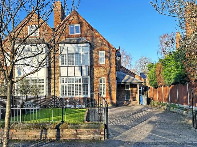 Lisson Grove, Hale 5 bed semi detached house to rent £4,500 pcm £1,038 pw
