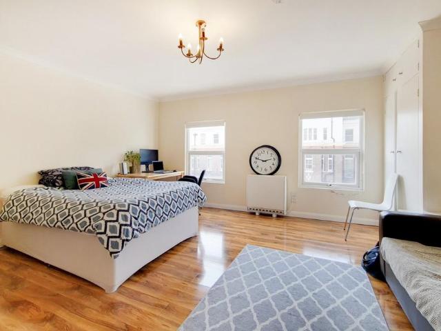 Lisson Grove, London Studio to rent £2,058 pcm £475 pw