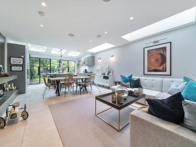 Littleton Street, London, SW18 5 bed terraced house to rent £6,000 pcm £1,385 pw