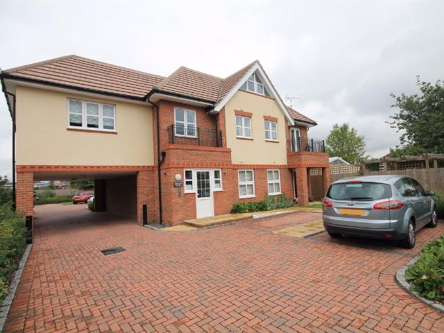 Littleton Road, Ashford TW15, 1 bed flat to rent, £1,350 pcm | PrimeLocation