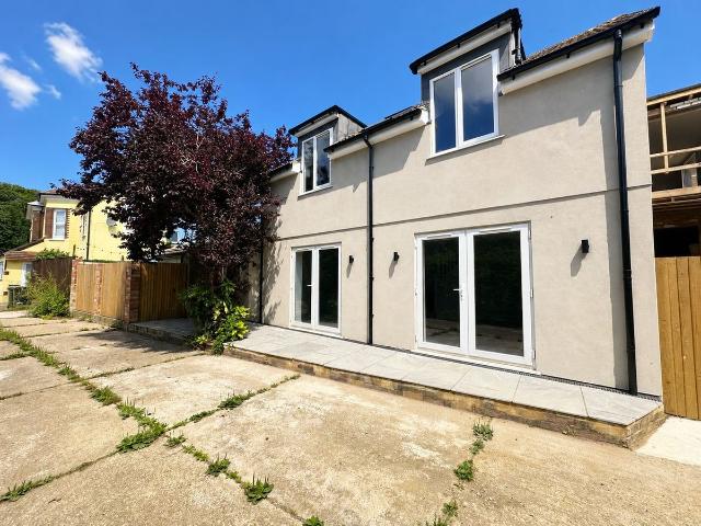 Little Common Road, Bexhill On Sea TN39, 2 bed semi detached house to rent, £1,500 pcm | PrimeLocation
