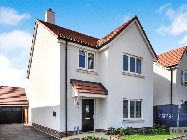 Little Clobbs Mead, Little Dunmow. 4 bed detached house to rent £2,450 pcm £565 pw
