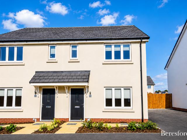 Little Clobbs Mead, Little Dunmow, CM6 3 bed semi detached house to rent £2,100 pcm £485 pw