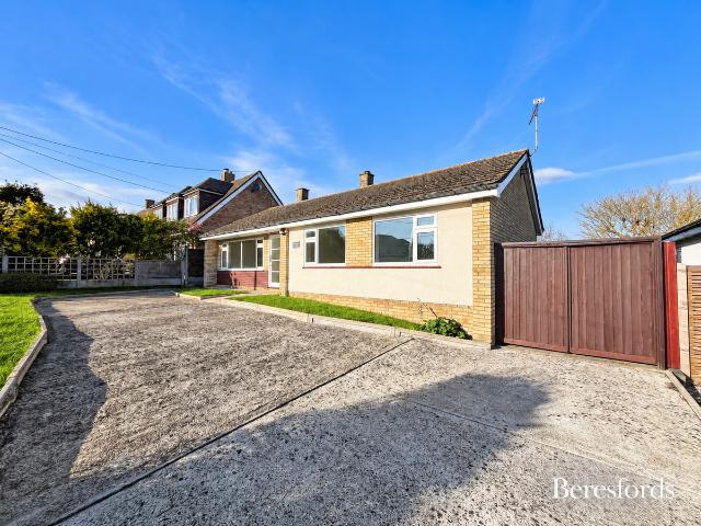 Little Baddow Road, Woodham Walter CM9, 3 bed bungalow to rent, £1,995 pcm | PrimeLocation