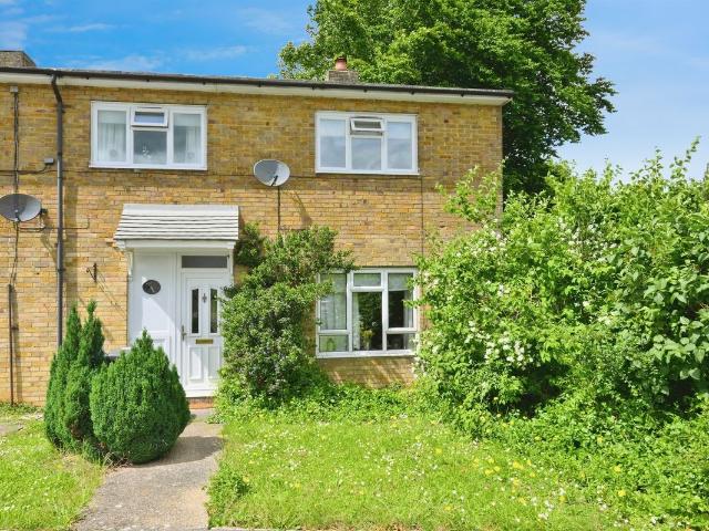 Little Brays, Harlow CM18, 3 bed flat to rent, £1,850 pcm | PrimeLocation