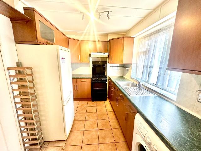 Little Gearies, Ilford IG6, 2 bed flat to rent, £1,750 pcm | PrimeLocation