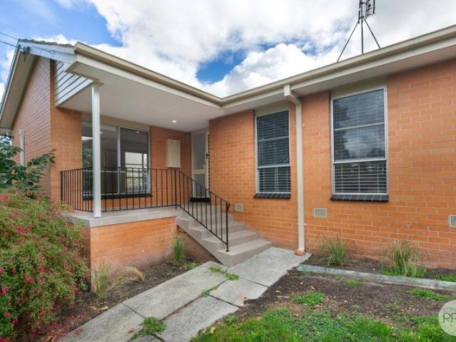 LITTLE GEM IN QUIET CRT IN GOLDEN POINT!
