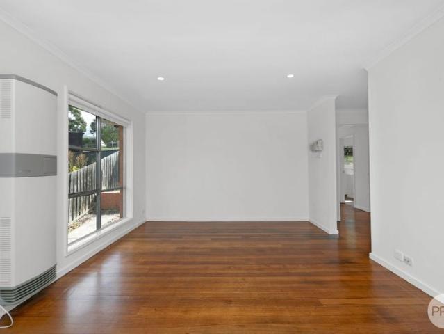 LITTLE GEM IN QUIET CRT IN GOLDEN POINT!